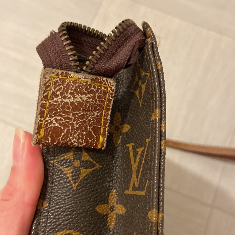 Vintage Louis Vuitton Clutch Wristlet - Picture 5 of 8